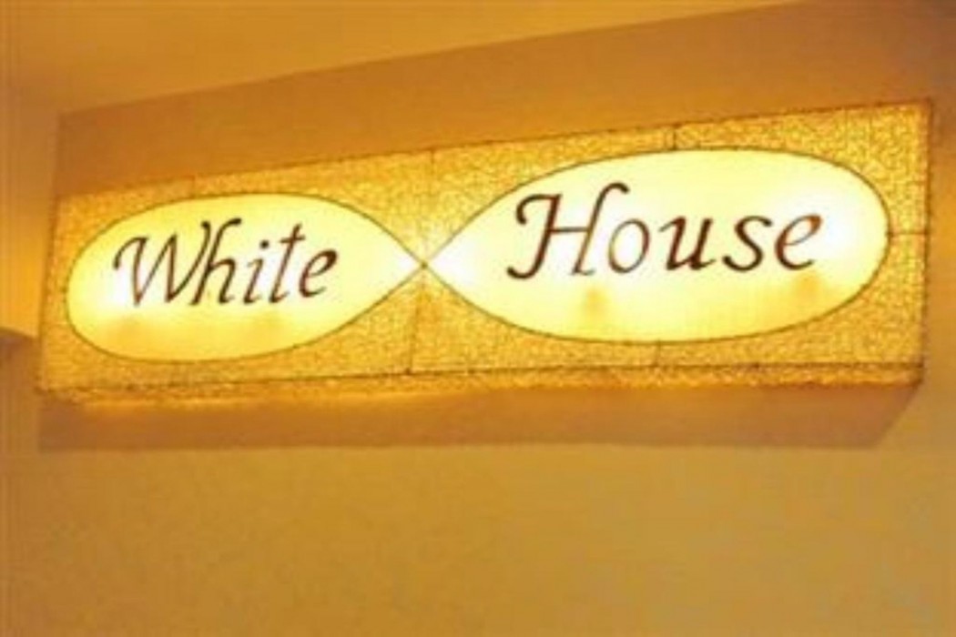 white house asoke sukhumvit 18