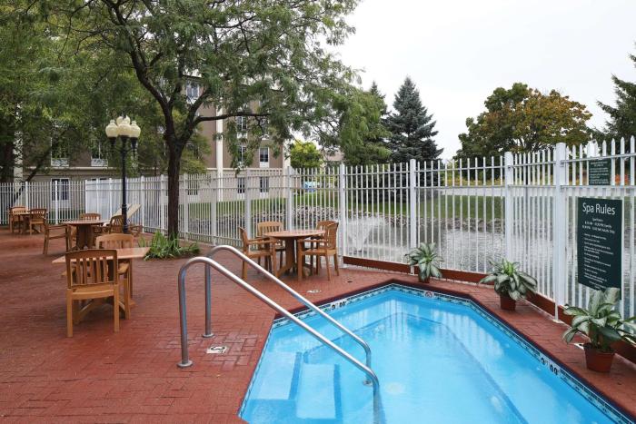hampton inn holland