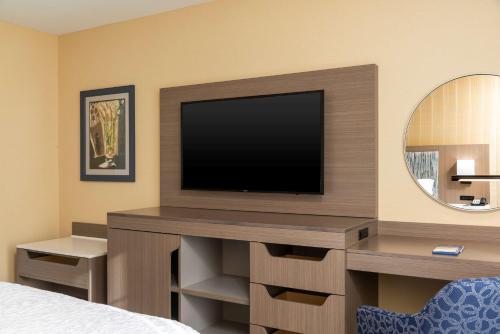 hampton inn holland