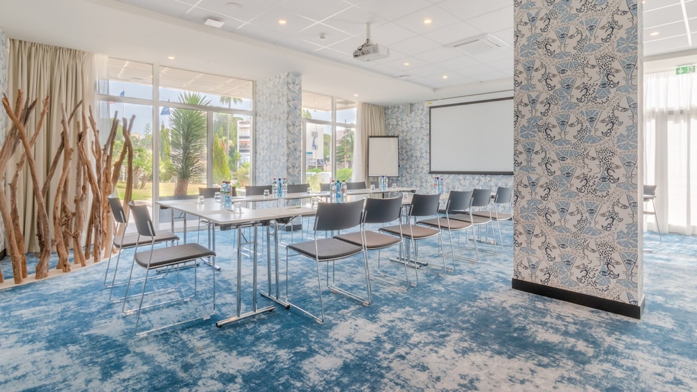 holiday inn nice port st laurent by ihg