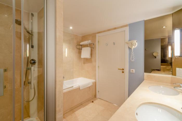 holiday inn nice port st laurent by ihg