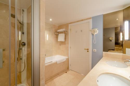holiday inn nice port st laurent by ihg