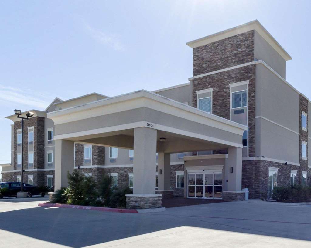 quality inn and suites victoria east