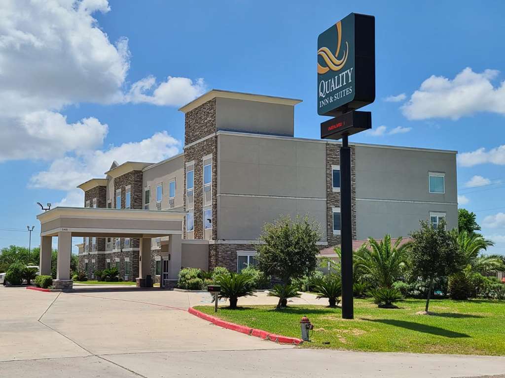 quality inn and suites victoria east