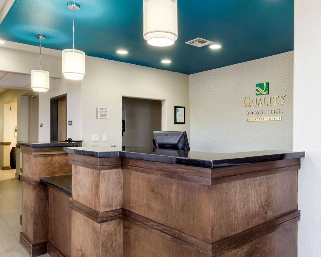 quality inn and suites victoria east