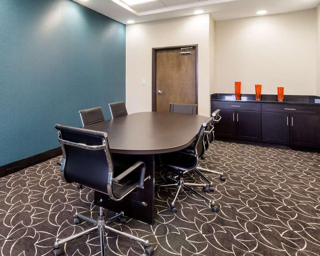 quality inn and suites victoria east