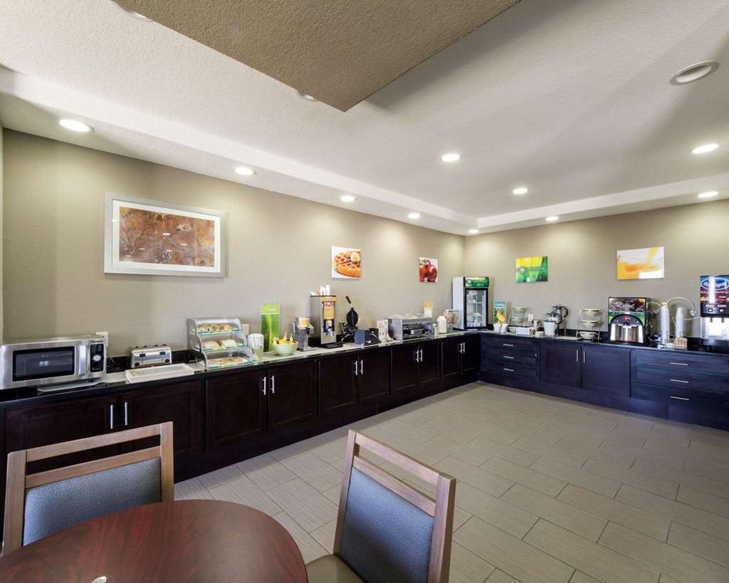 quality inn and suites victoria east