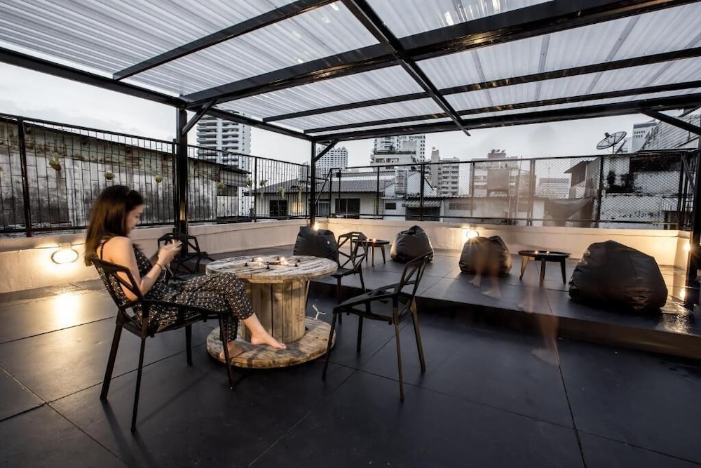 jellybean the blocks hostel sukhumvit 10
