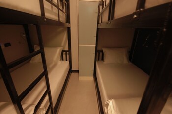 jellybean the blocks hostel sukhumvit 10