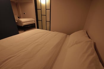 jellybean the blocks hostel sukhumvit 10