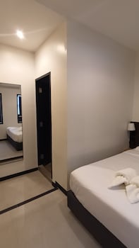 jellybean the blocks hostel sukhumvit 10