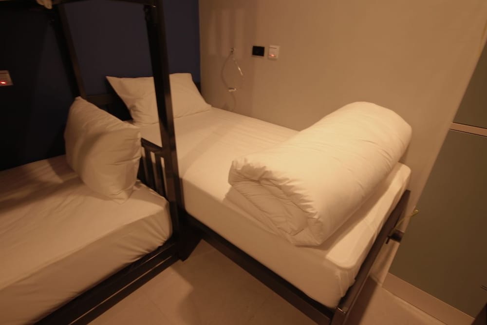jellybean the blocks hostel sukhumvit 10