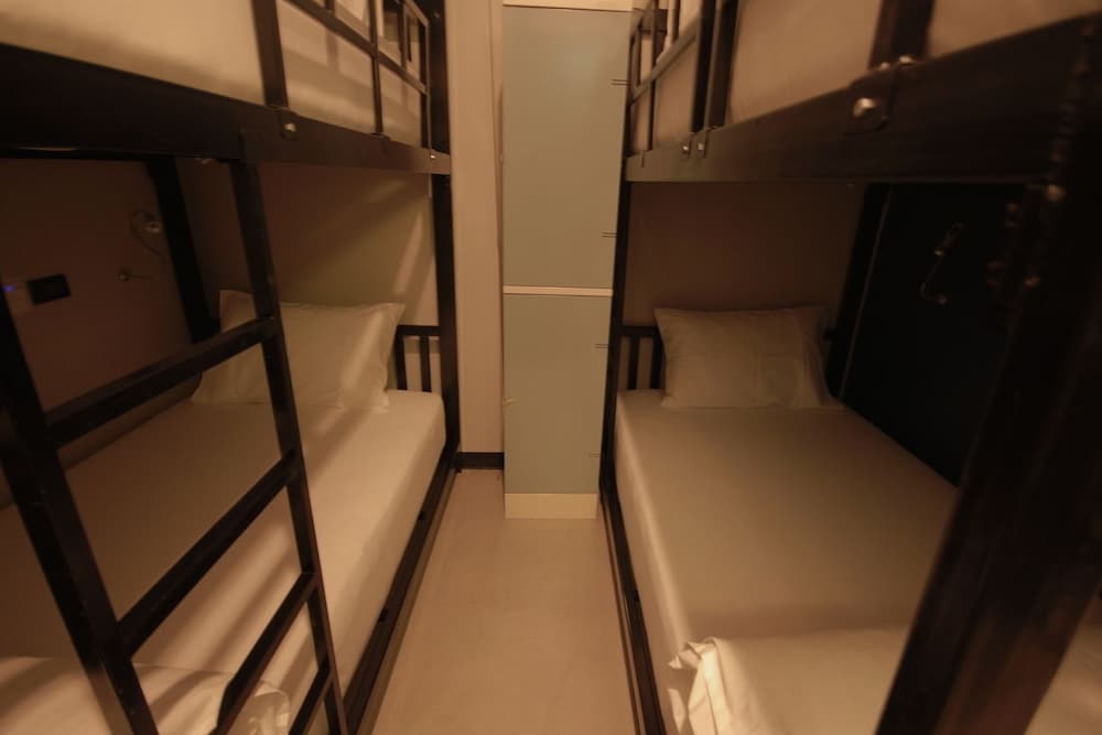 jellybean the blocks hostel sukhumvit 10