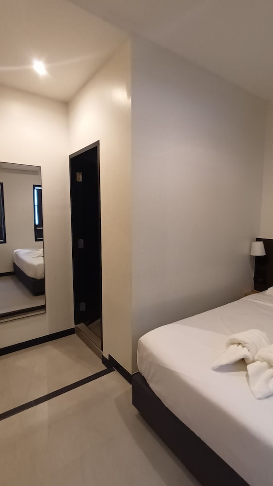 jellybean the blocks hostel sukhumvit 10