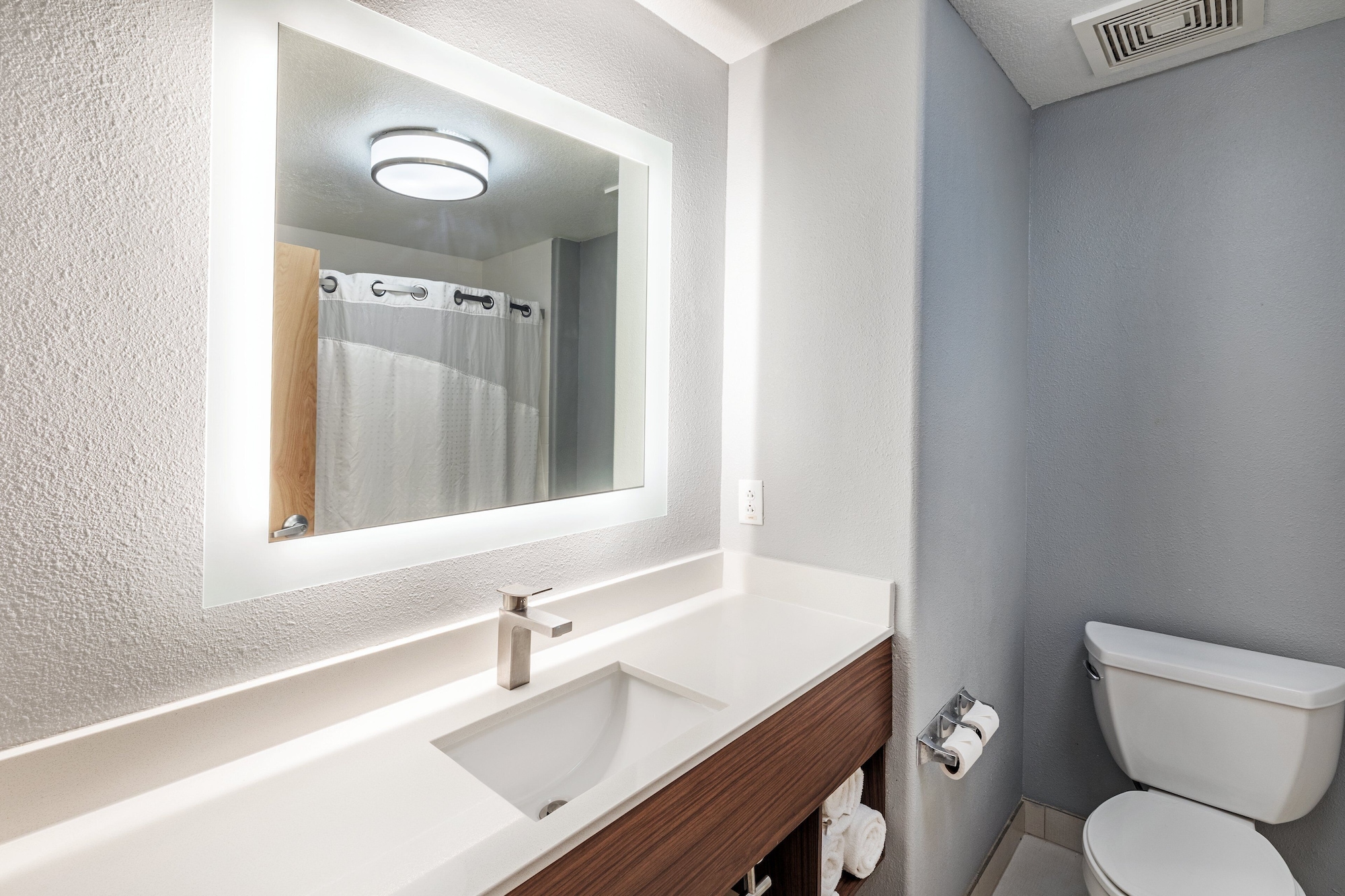 holiday inn express and suites hutto