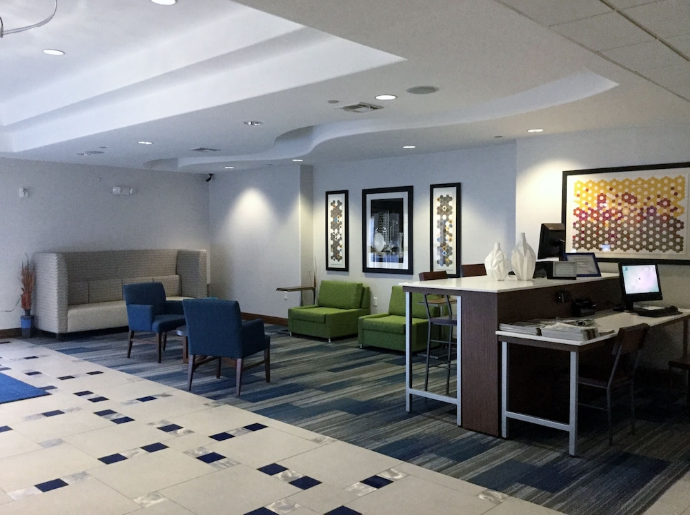 holiday inn express and suites hutto