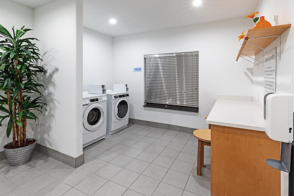holiday inn express and suites hutto