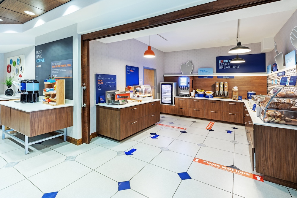 holiday inn express and suites hutto