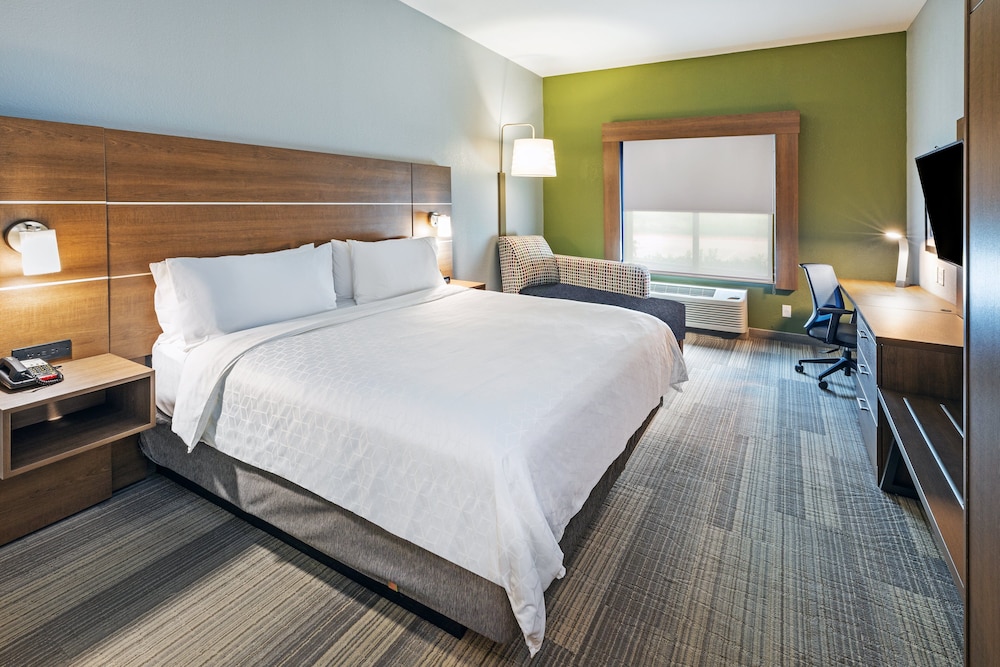 holiday inn express and suites hutto