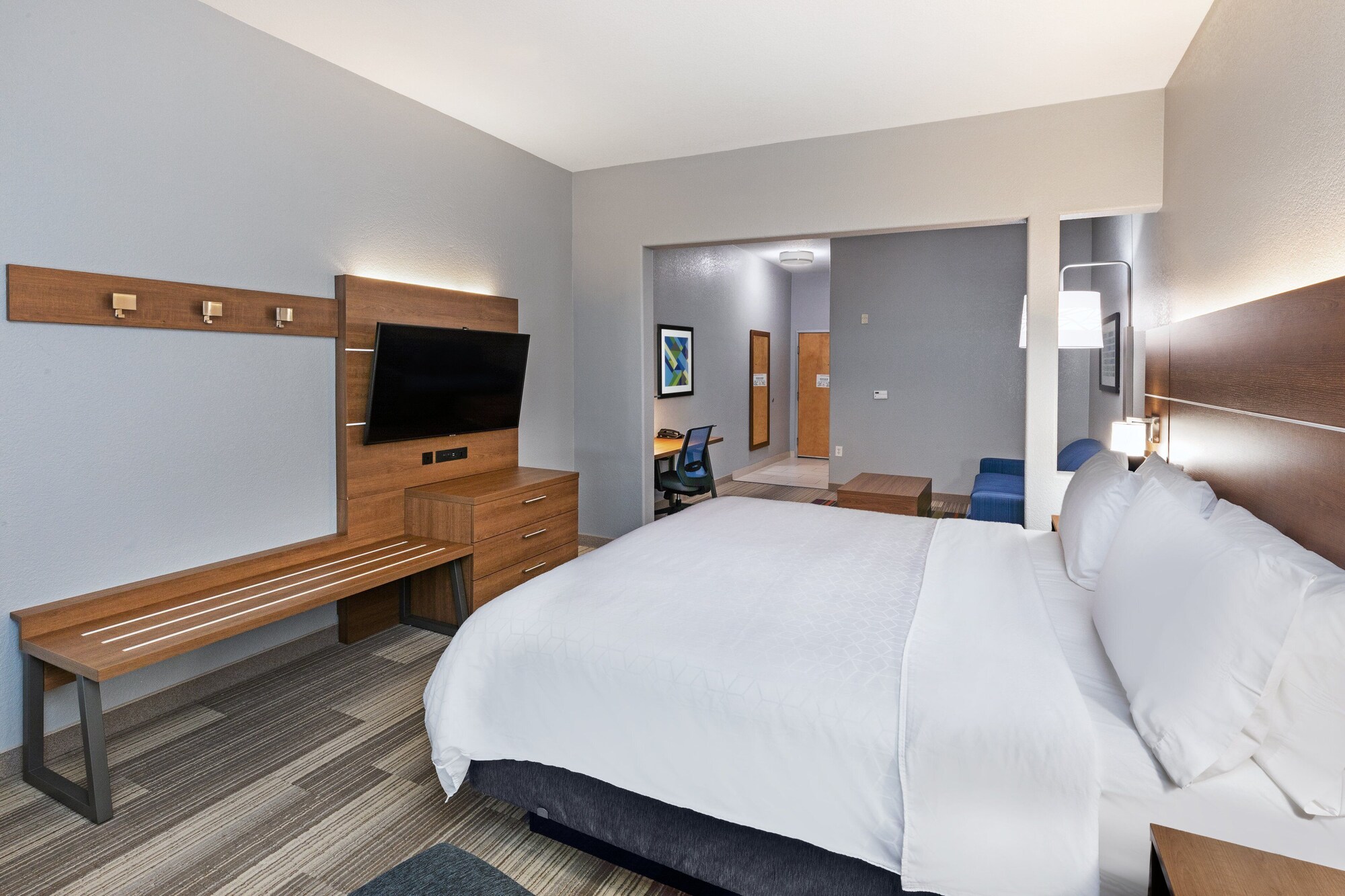 holiday inn express and suites hutto