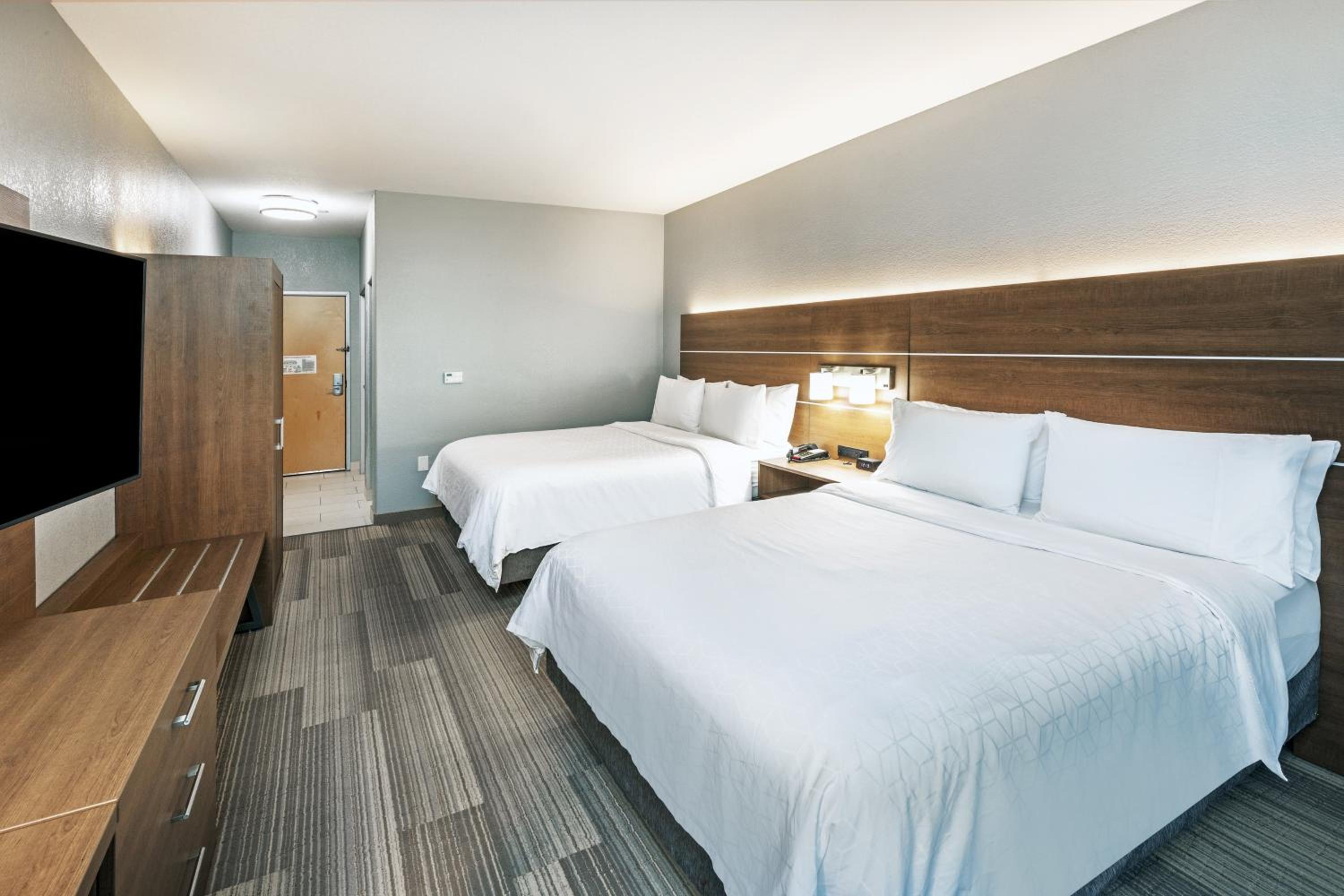 holiday inn express and suites hutto