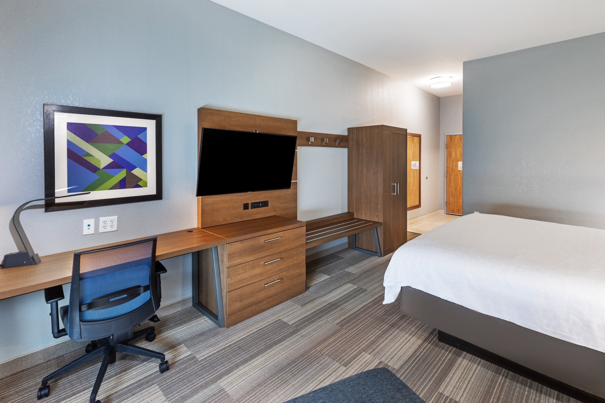 holiday inn express and suites hutto