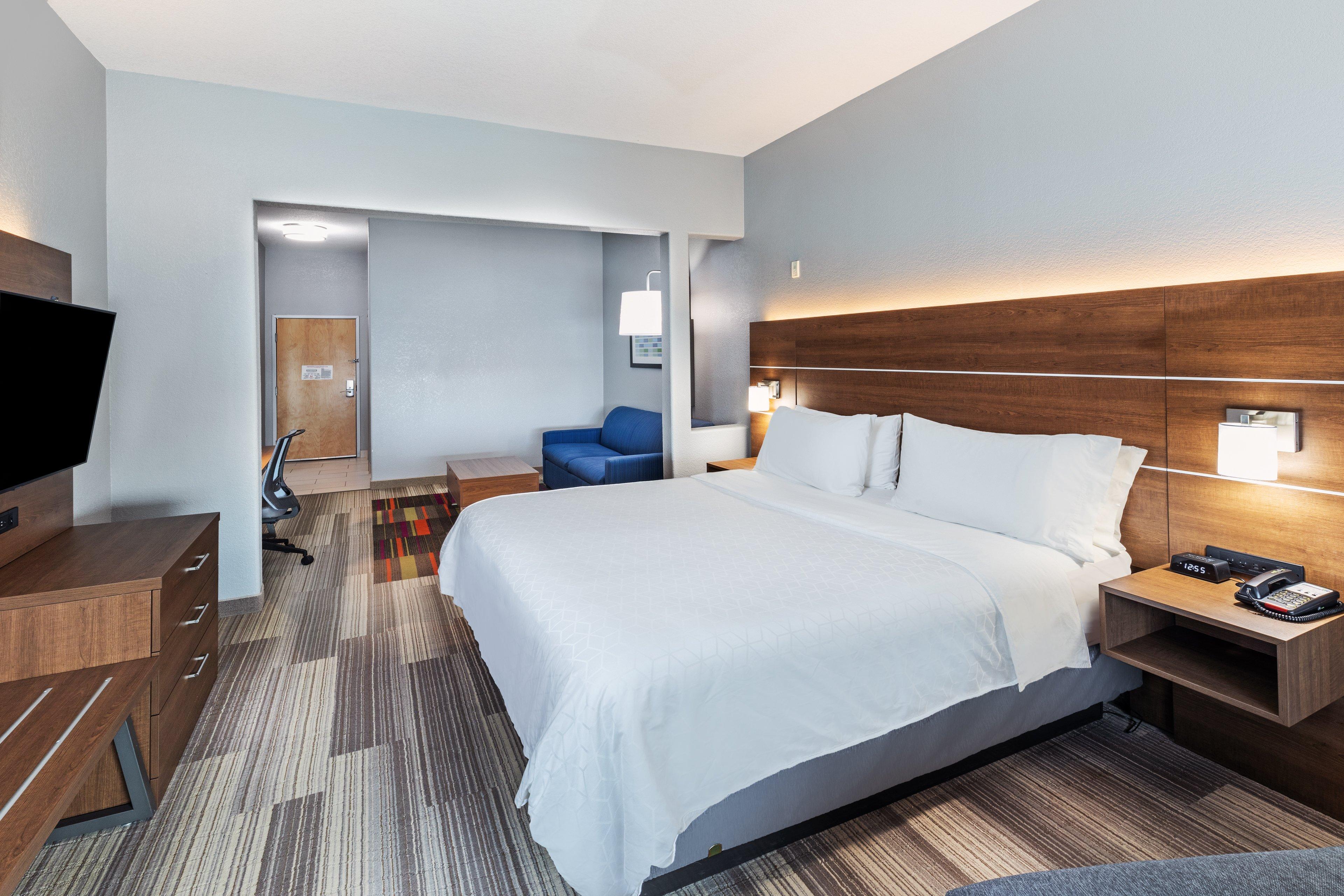 holiday inn express and suites hutto