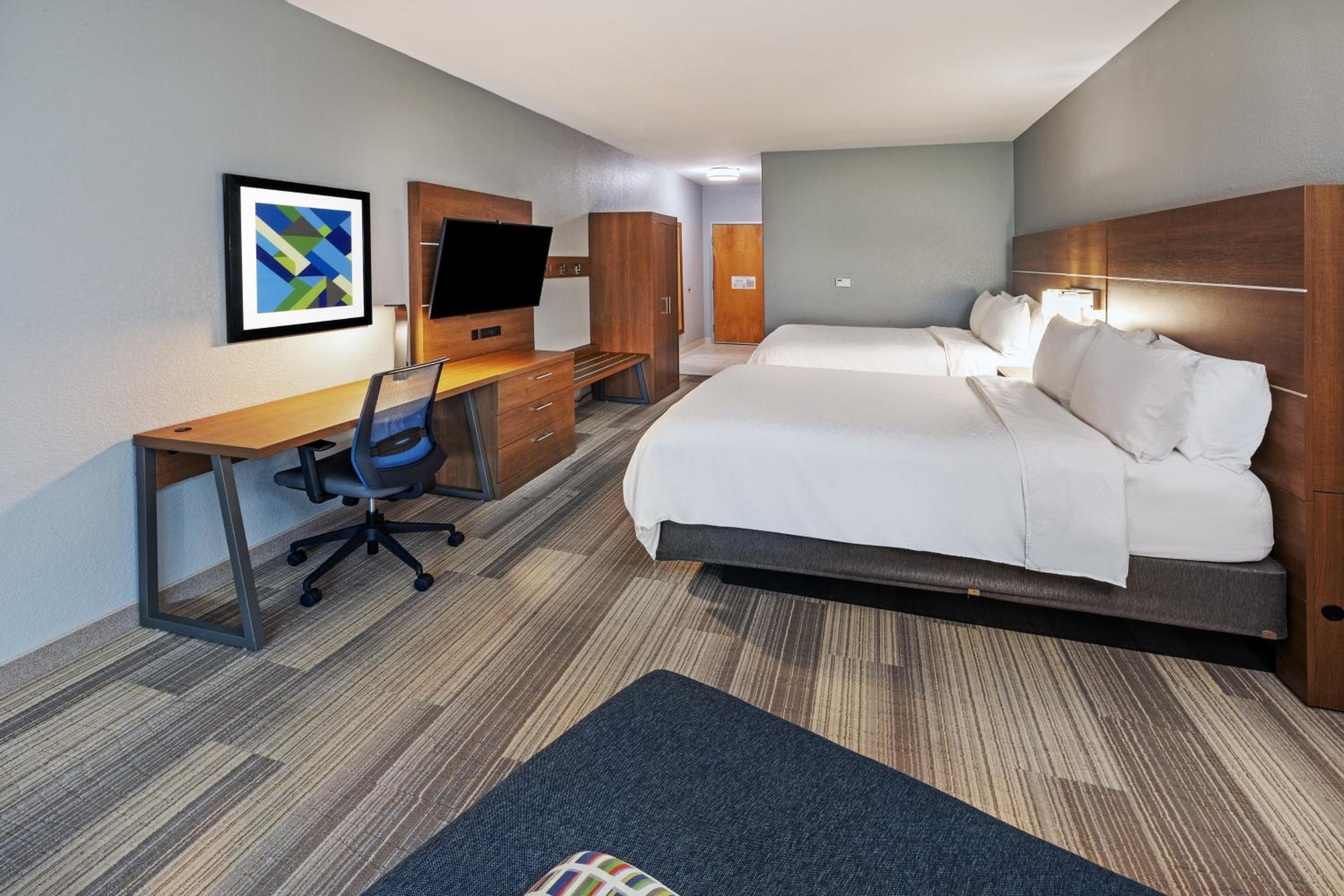 holiday inn express and suites hutto