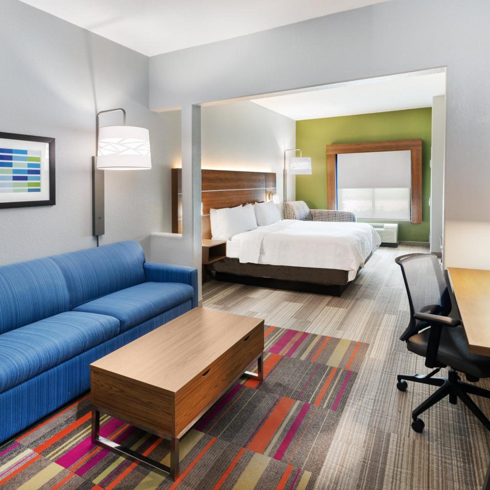 holiday inn express and suites hutto