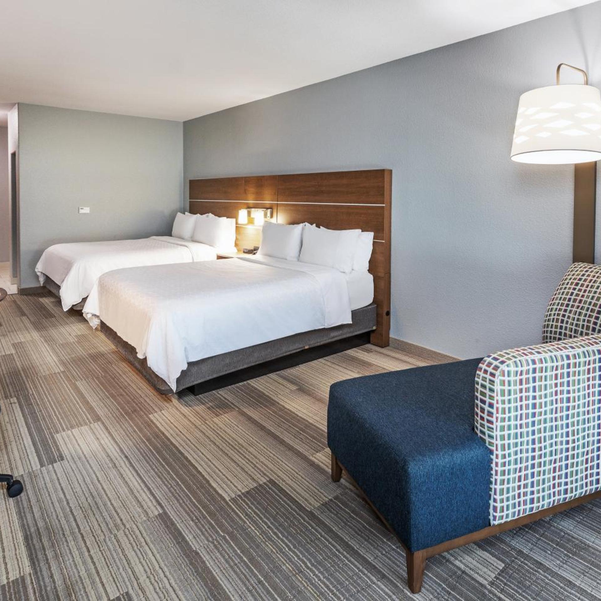 holiday inn express and suites hutto