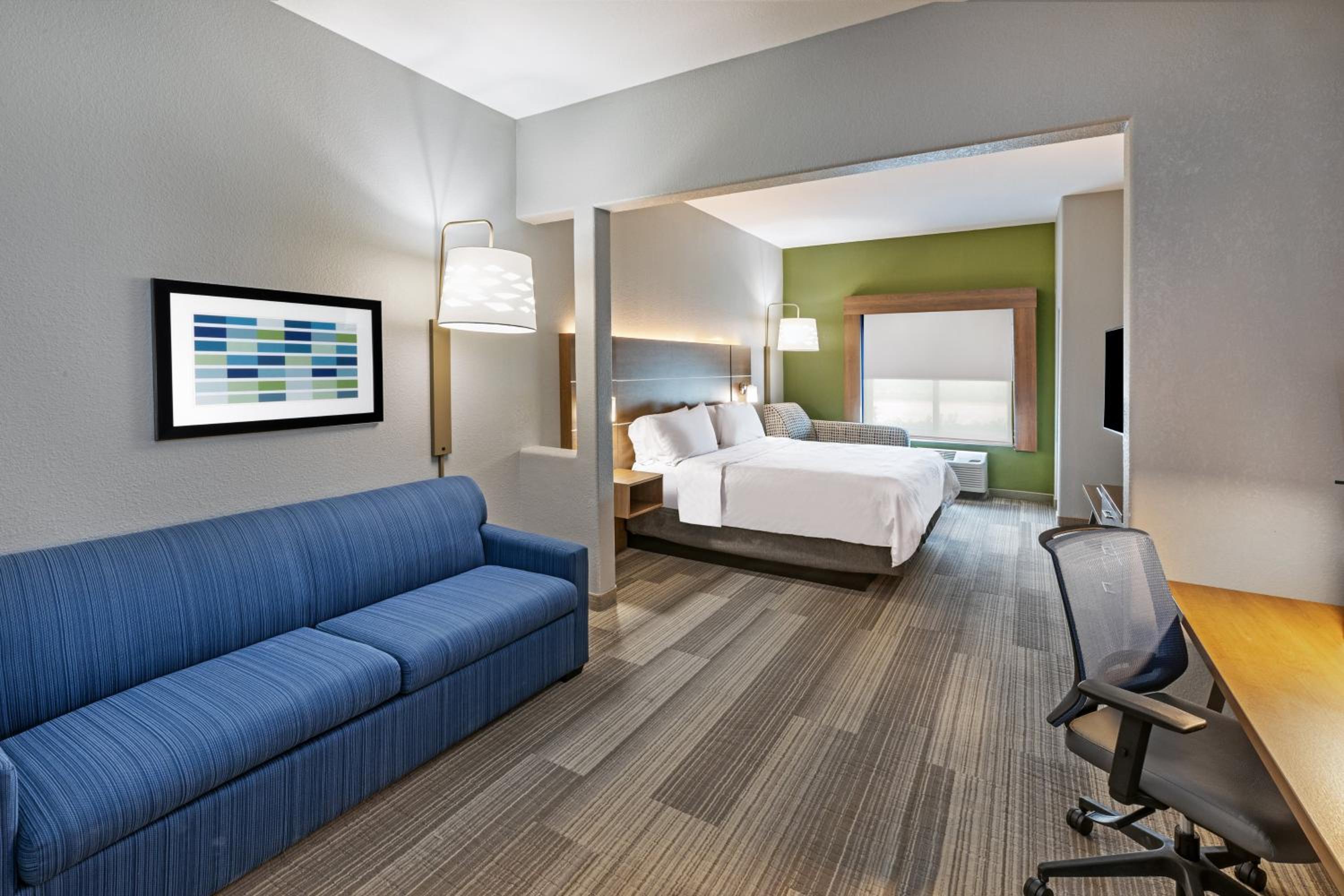 holiday inn express and suites hutto