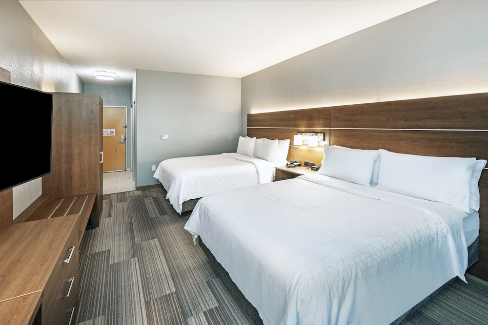 holiday inn express and suites hutto
