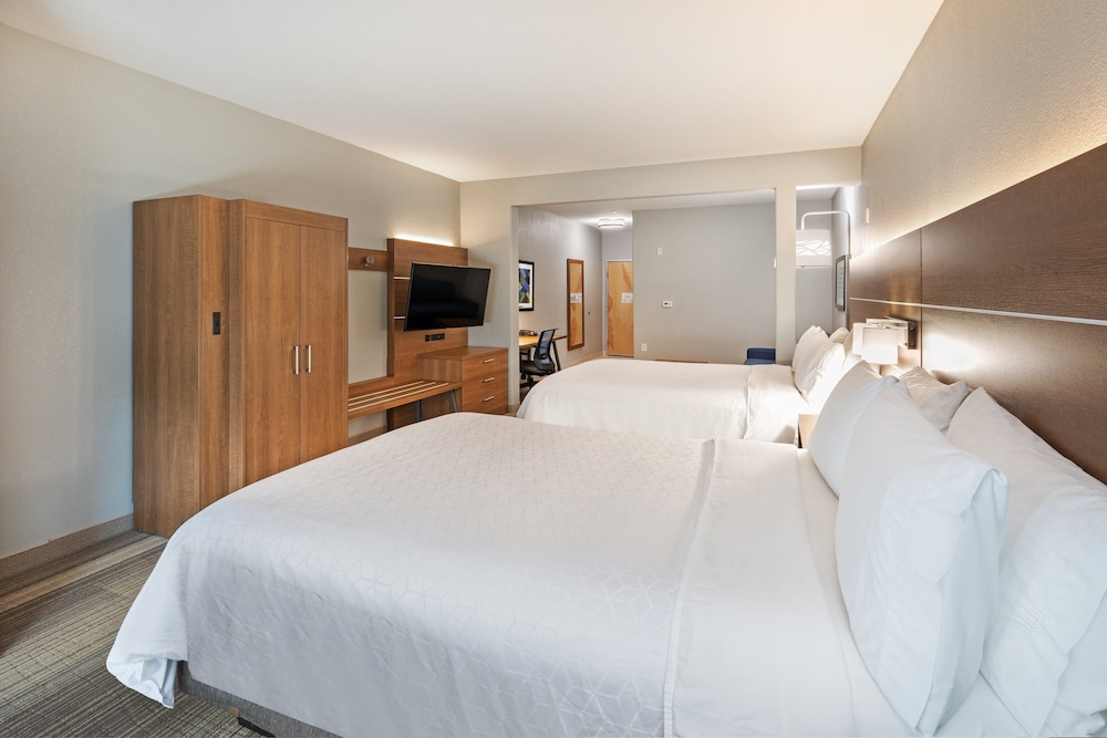 holiday inn express and suites hutto