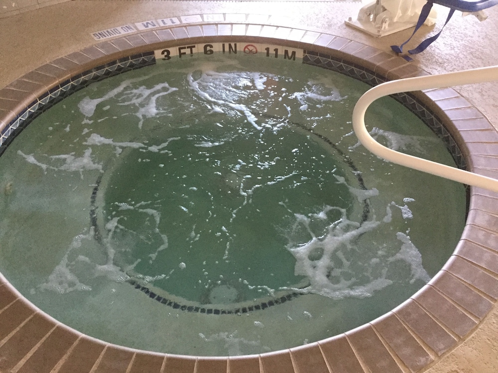 holiday inn express and suites hutto