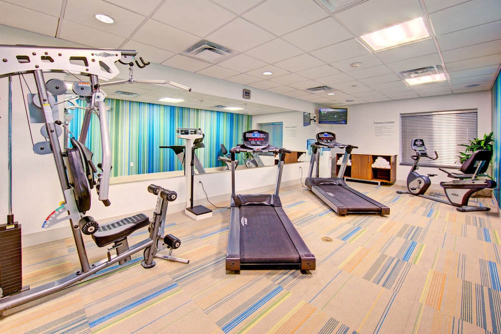 holiday inn express and suites hutto