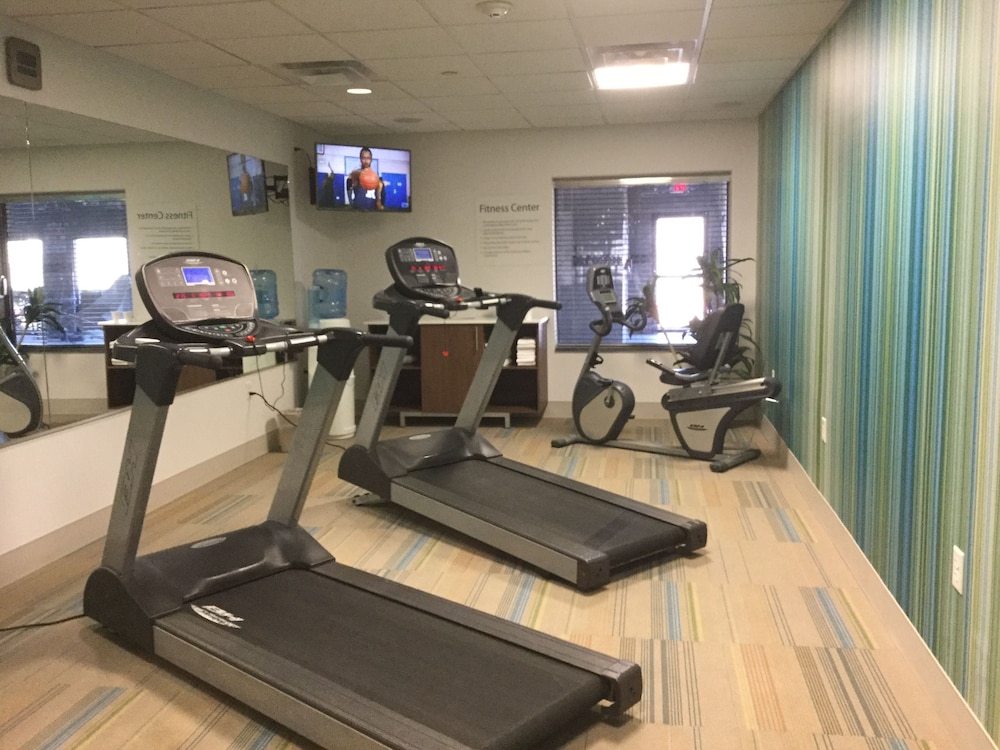 holiday inn express and suites hutto