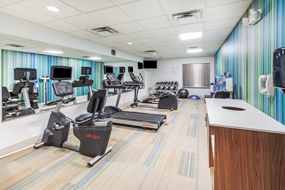holiday inn express and suites hutto
