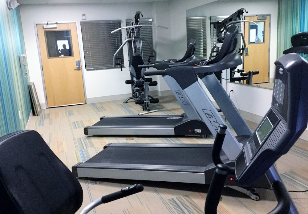 holiday inn express and suites hutto