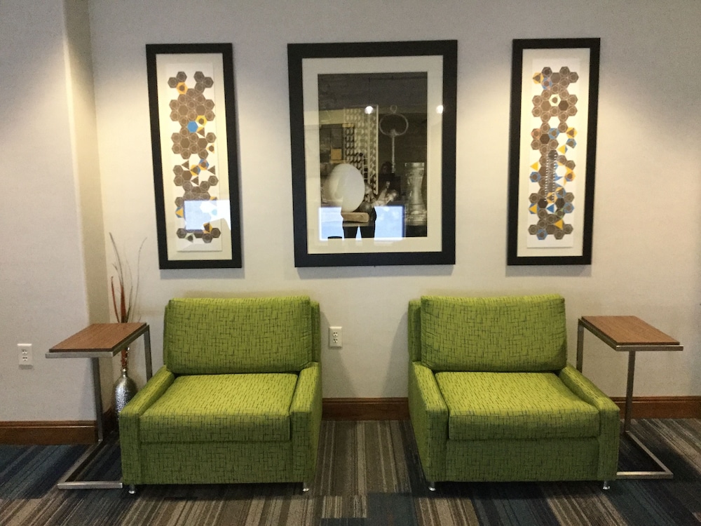 holiday inn express and suites hutto