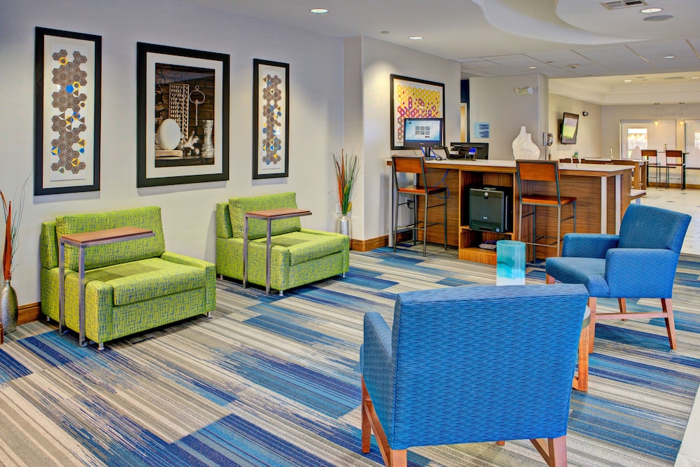 holiday inn express and suites hutto