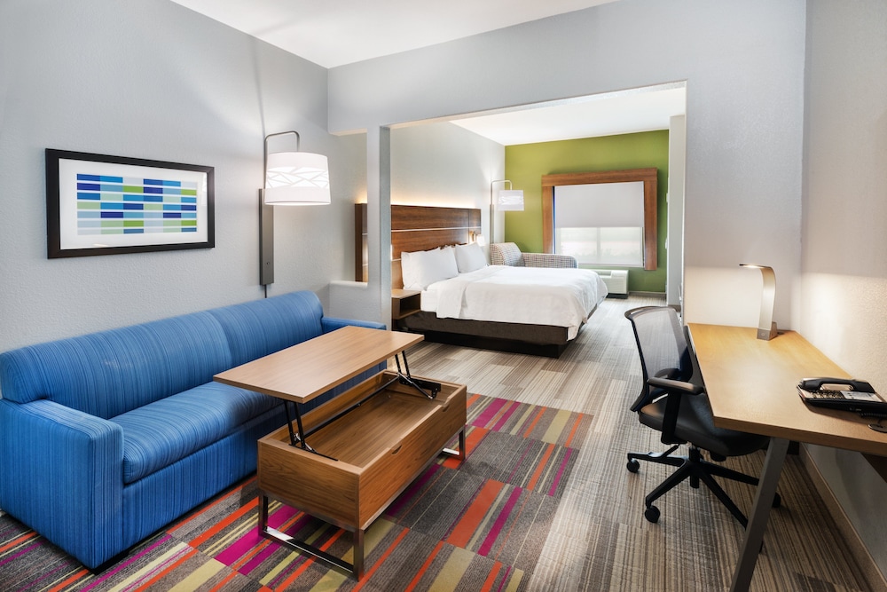 holiday inn express and suites hutto