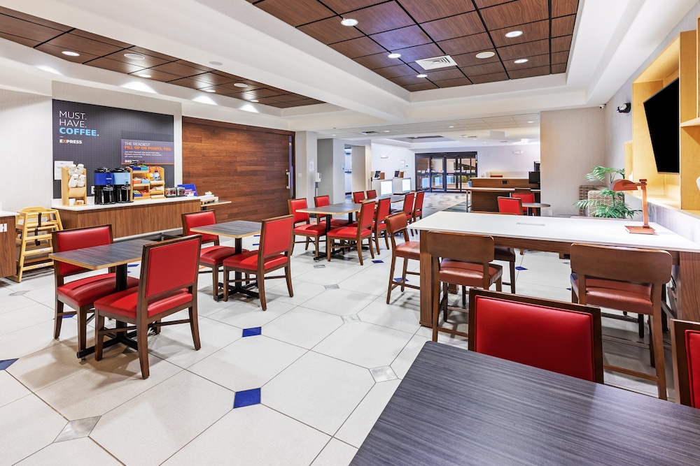 holiday inn express and suites hutto