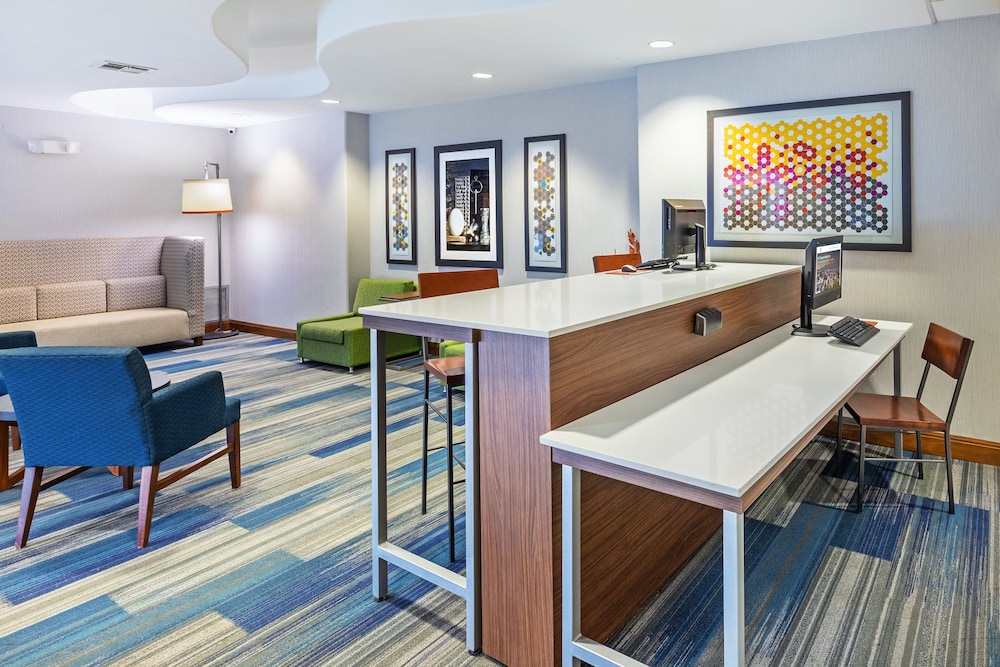 holiday inn express and suites hutto