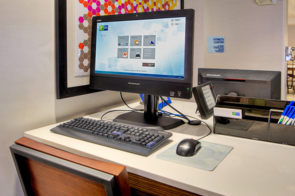 holiday inn express and suites hutto