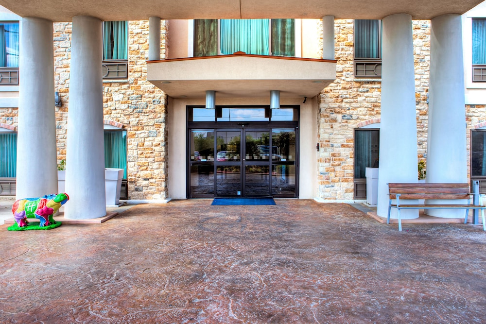 holiday inn express and suites hutto
