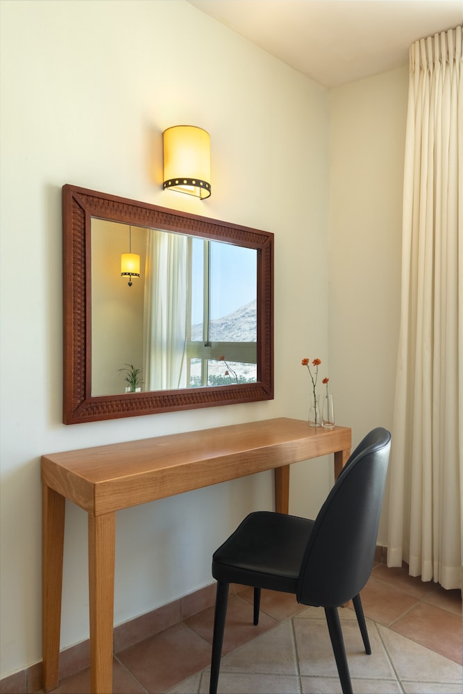 ein gedi kibbutz hotel