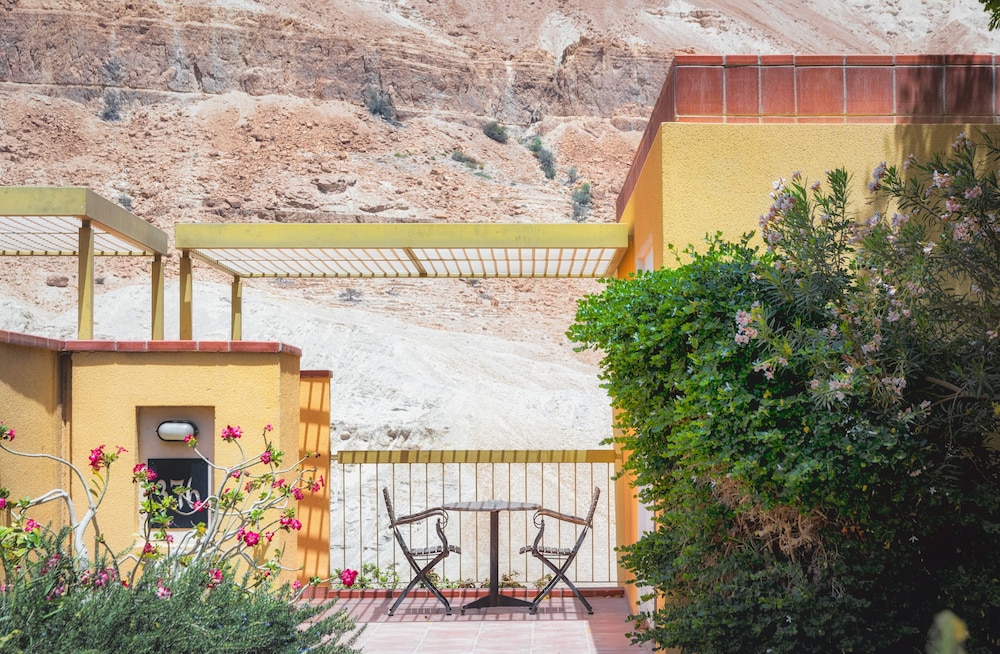 ein gedi kibbutz hotel