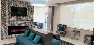 La Quinta Inn & Suites By Wyndham Indianapolis Downtown,Near Bankers Life Fieldhouse,3 star
