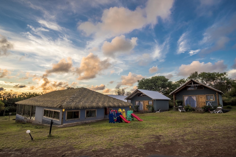 cabanas henua iti