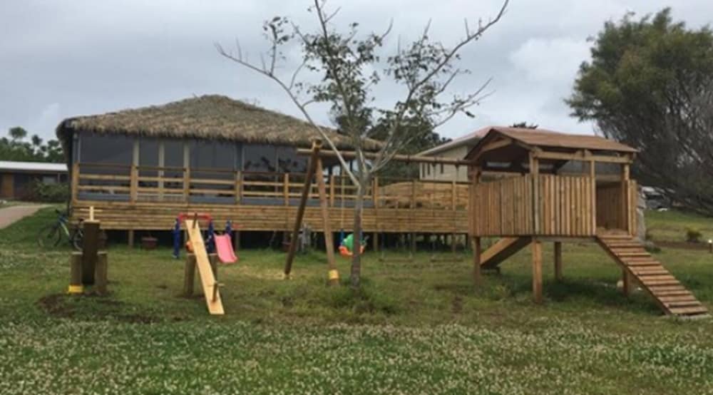 cabanas henua iti